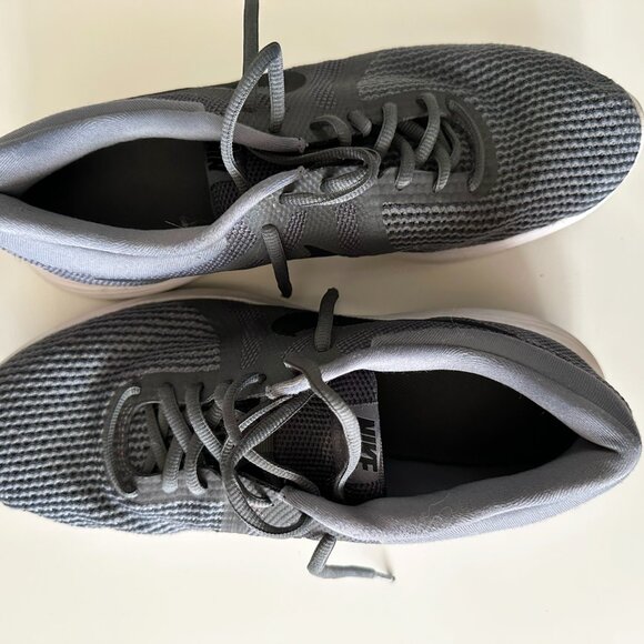 Nike Revolution 4 Dark Grey MENS SZ 11.5 - Picture 5 of 6